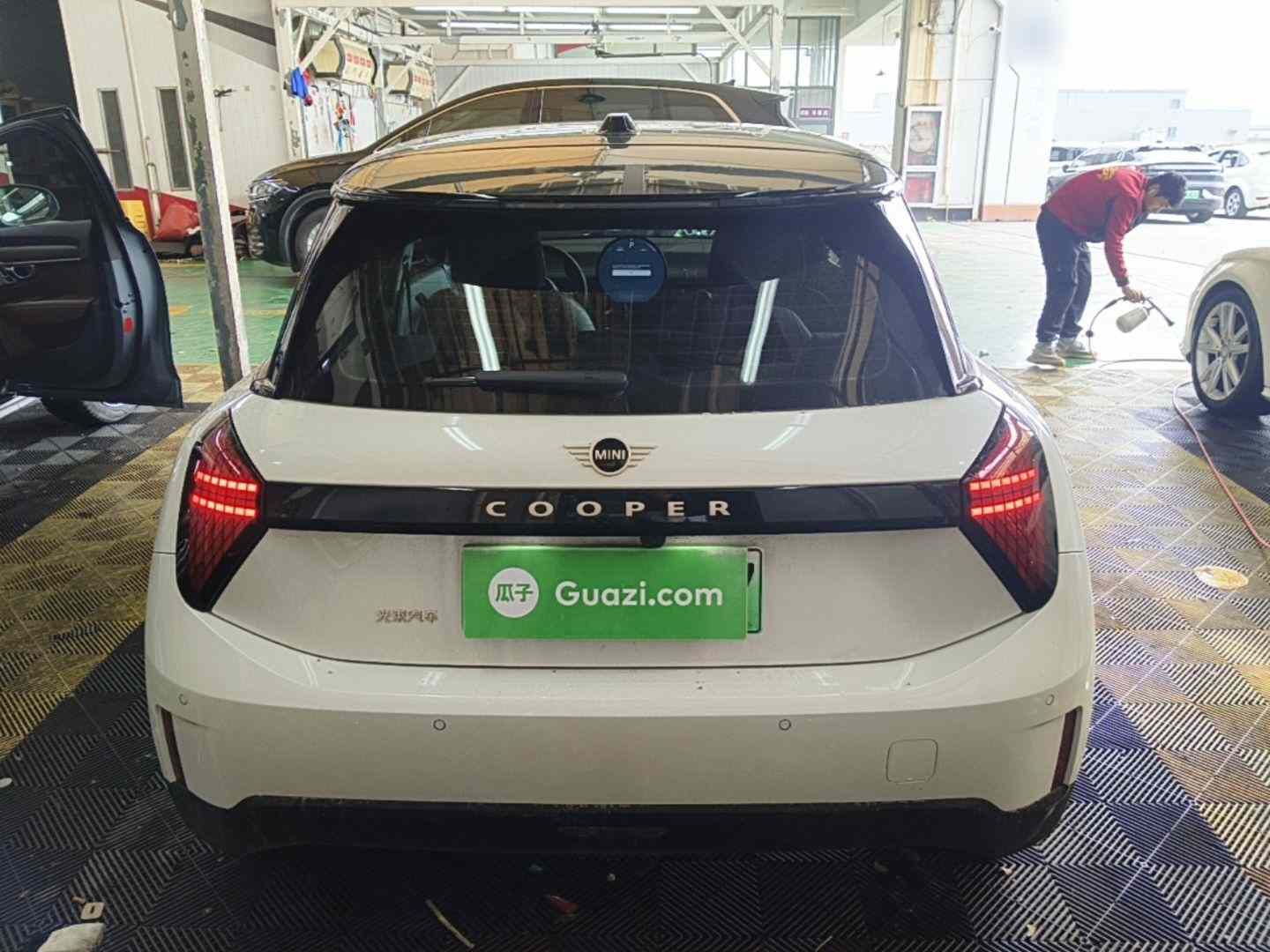 电动MINI COOPER 2024款 456km COOPER E 经典派(3)