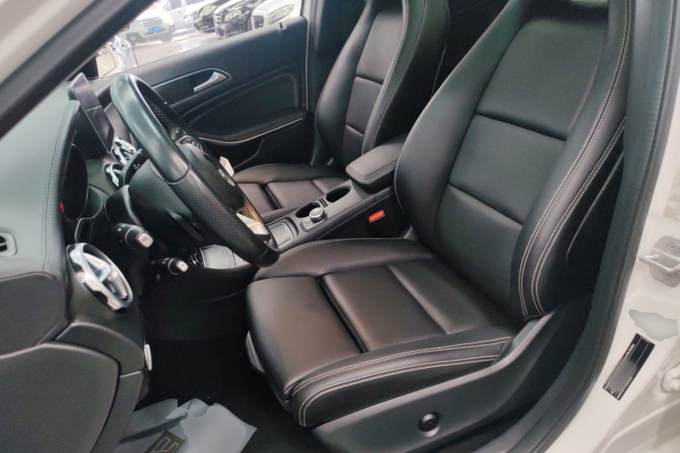 奔驰GLA 2017款 GLA 200 时尚型中控内饰19