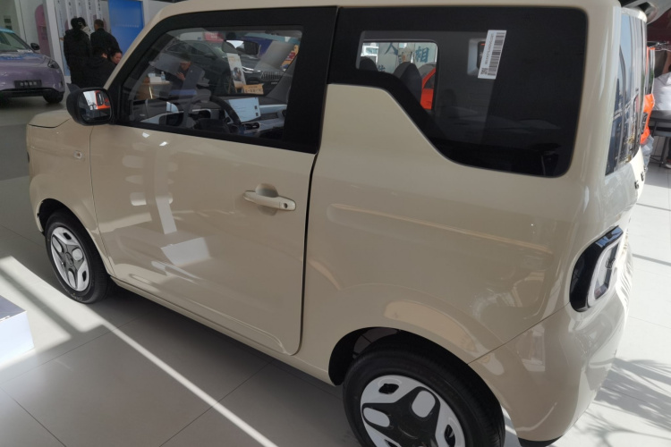 吉利银河 熊猫 2025款 210km 元气熊车身外观4