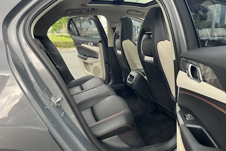 领克02 2019款 1.5T DCT两驱耀版 国VI中控内饰7008