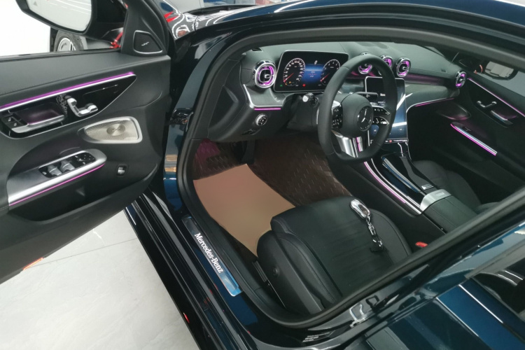 奔驰C级 2024款 改款二 C 260 L 皓夜运动版中控内饰7003