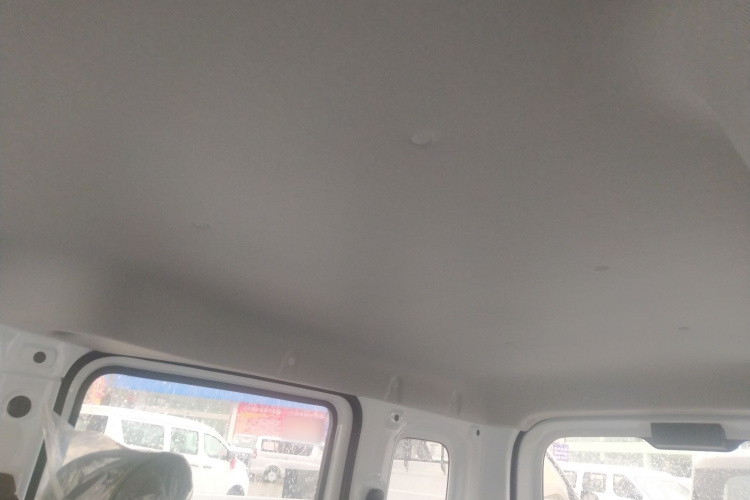 五菱汽车 五菱之光新能源 2025款 305km 进取型中控内饰22