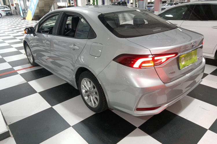 丰田 卡罗拉 2021款 双擎 1.8L E-CVT精英版车身外观4