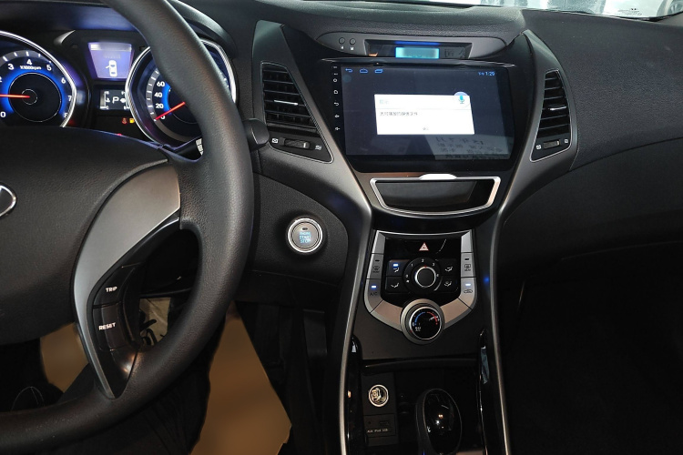 现代 朗动 2015款 1.6L 自动领先型中控内饰7002