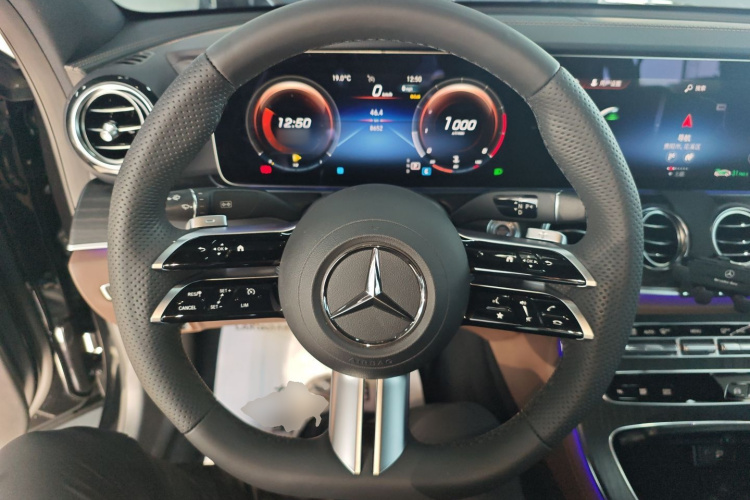 奔驰E级 2023款 改款 E 300 L 运动时尚型局部细节13