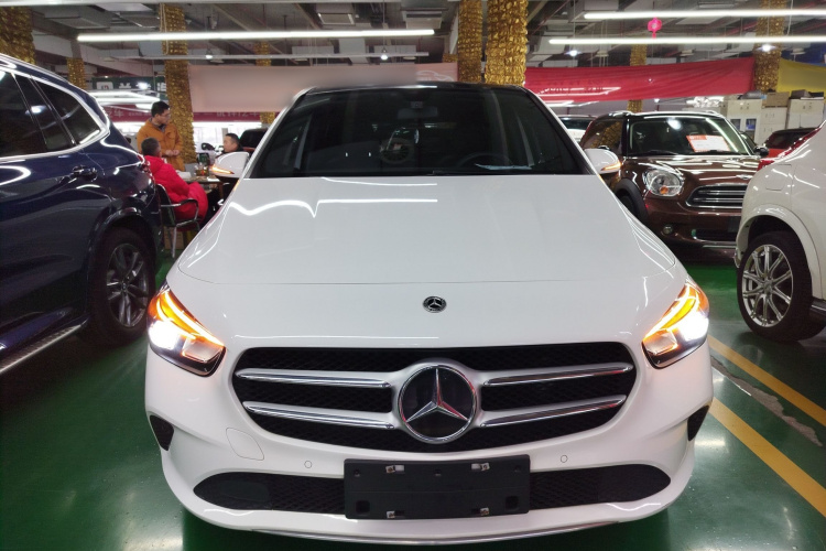 奔驰B级 2022款 改款 B 200 时尚型车身外观2