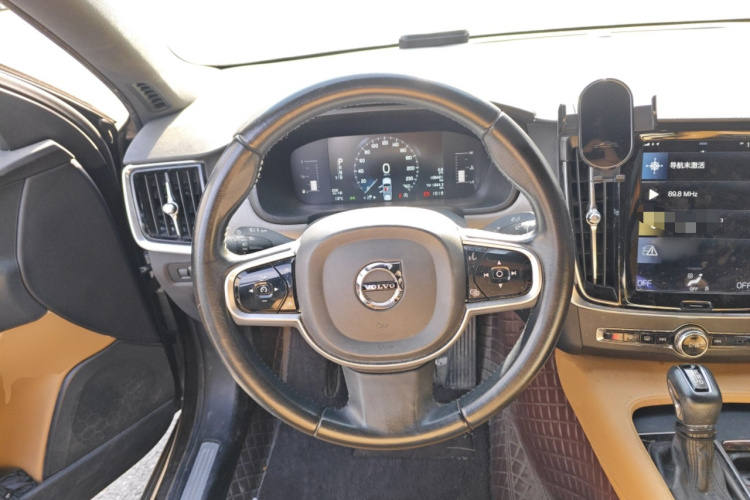 沃尔沃S90 2017款 T4 智逸版中控内饰13