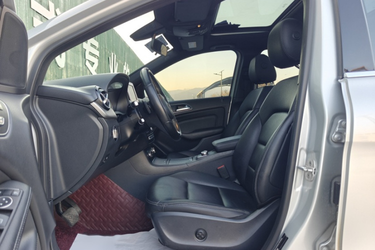 奔驰B级 2015款 B 200 时尚型局部细节19