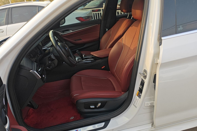 宝马5系新能源 2022款 改款二 535Le M运动套装中控内饰19