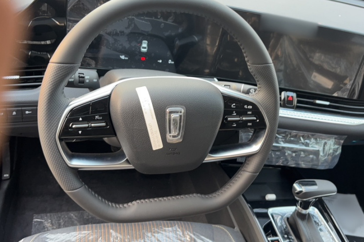 奔腾B70 2025款 龙耀版 1.5T 质享型中控内饰7001