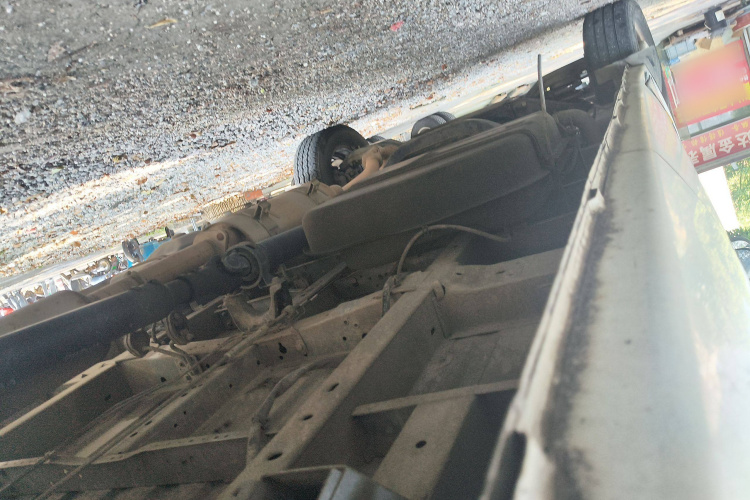 江铃 特顺 2019款 2.8T商运型长轴中顶7座后单胎国VI JX493局部细节9003