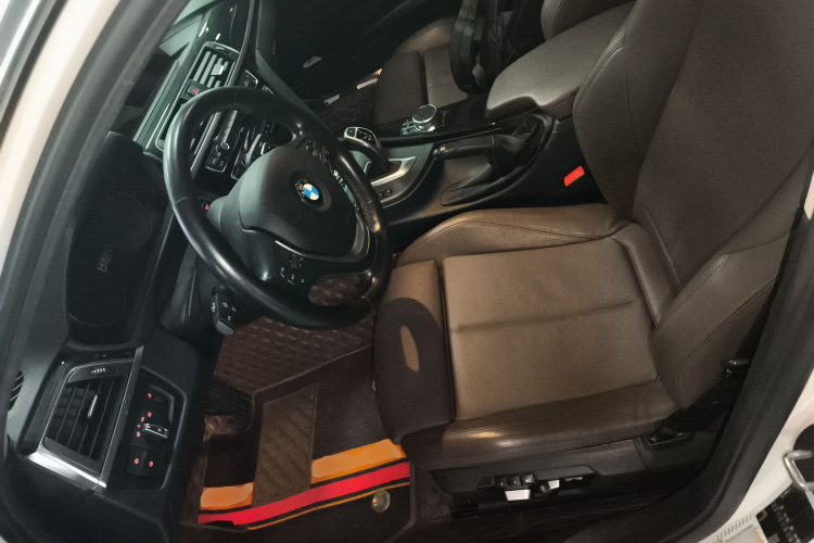 宝马3系 2018款 320Li 领先型豪华套装中控内饰19