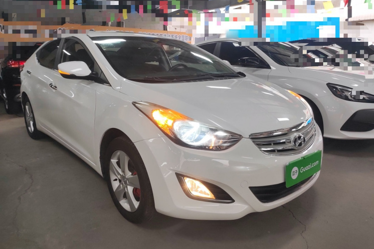 现代 朗动 2013款 1.6L 自动尊贵型车身外观3