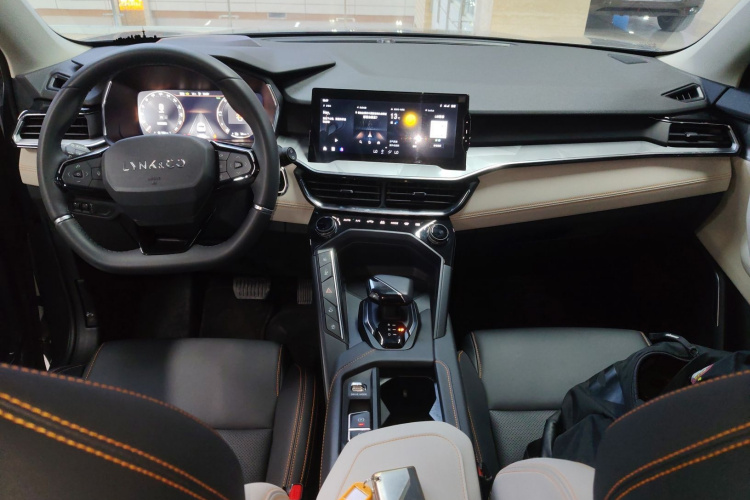 领克06 EM-P 2022款 PHEV 84KM续航版 Pro中控内饰7001