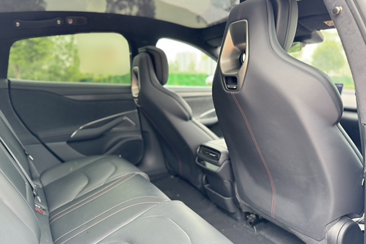 小米汽车 小米SU7 2024款 四驱超长续航高阶智驾Max版中控内饰7004