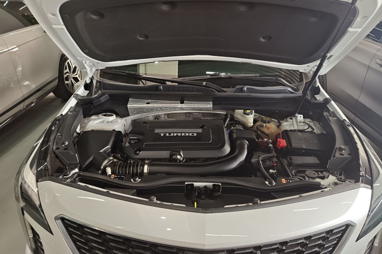 凯迪拉克XT4 2018款 28T 两驱领先型机舱底盘24