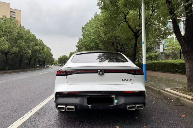 长安UNI-V 2024款 1.5T 尊贵运动型车身外观6002