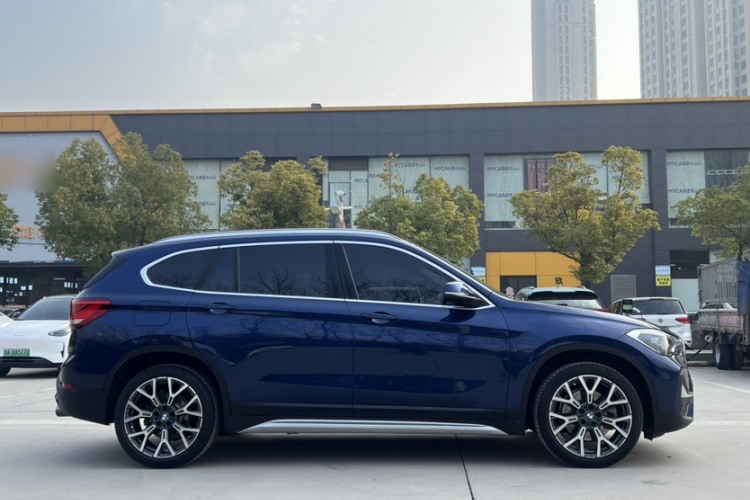 宝马X1 2020款 xDrive25Li 尊享型车身外观6011