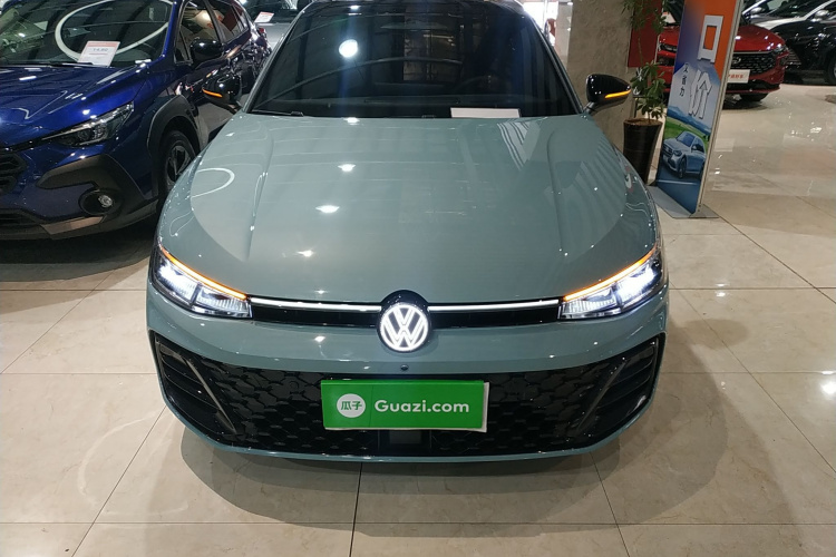 大众 帕萨特 2025款 Pro 380TSI 星空龙尊版车身外观2