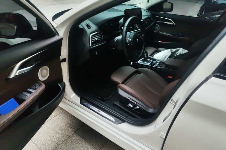 宝马1系 2022款 120i M运动曜夜版中控内饰20