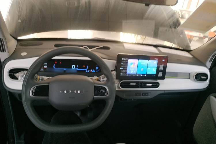 吉利银河 2025款 210km 熊猫卡丁中控内饰7002