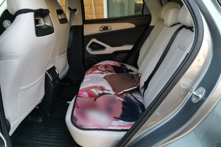 比亚迪 元UP 2025款 智驾版 401KM 活力版中控内饰21