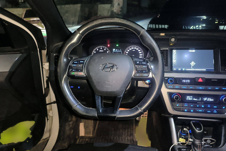 现代 索纳塔 2015款 1.6T GLS智能型局部细节13