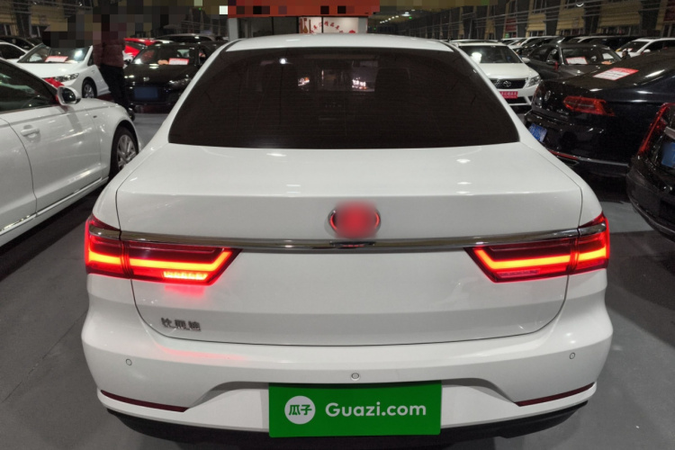 比亚迪 秦 2019款 1.5L 自动豪华型车身外观6