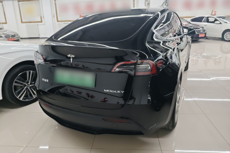 特斯拉 Model Y 2022款 改款 后轮驱动版车身外观7