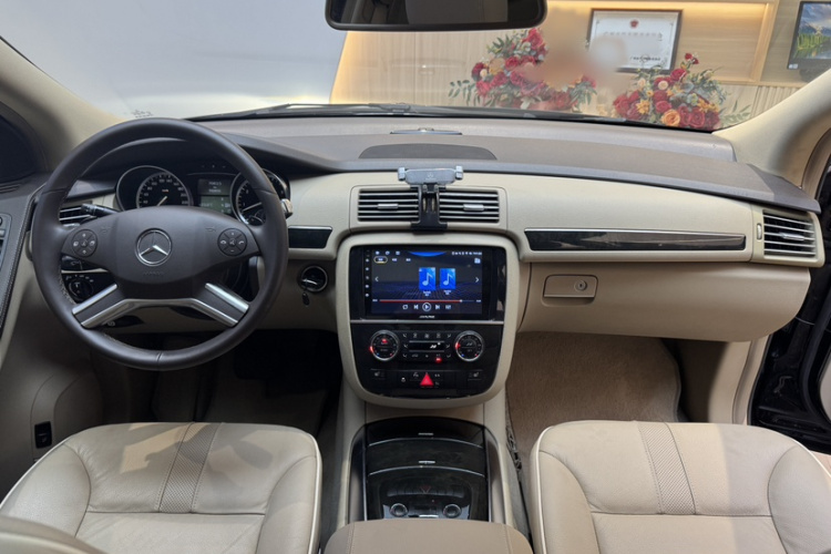 奔驰R级 2017款 R 320 4MATIC 商务型臻藏版中控内饰7002