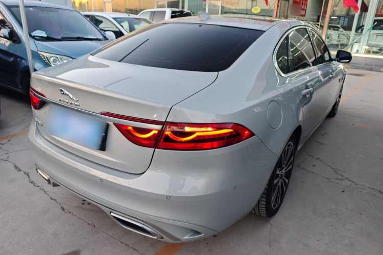 捷豹XFL 2024款 2.0T P250 两驱尊享豪华版车身外观7