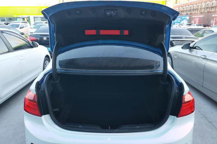 宝马1系 2018款 改款 118i 时尚型机舱底盘23