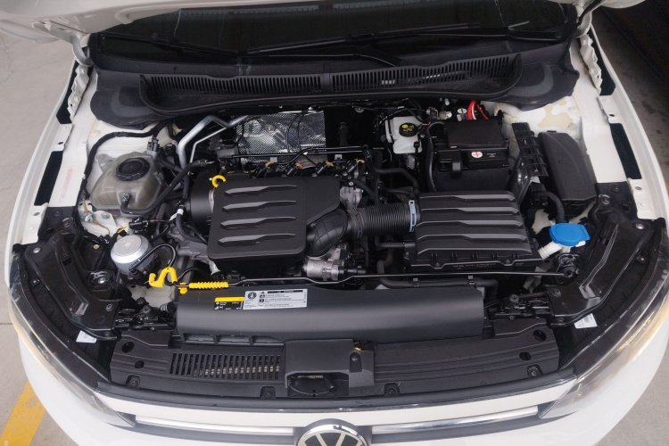 大众 Polo 2021款 Plus 1.5L 自动全景乐享版机舱底盘24