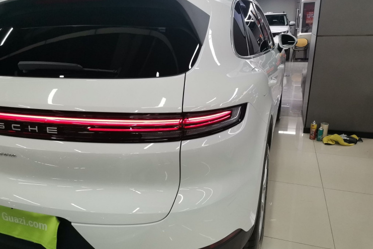 保时捷 2024款 Cayenne 3.0T车身外观6005