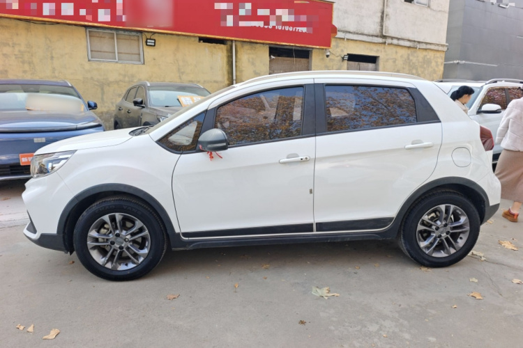 吉利汽车 远景X3 2020款 1.5L CVT尊贵型车身外观4