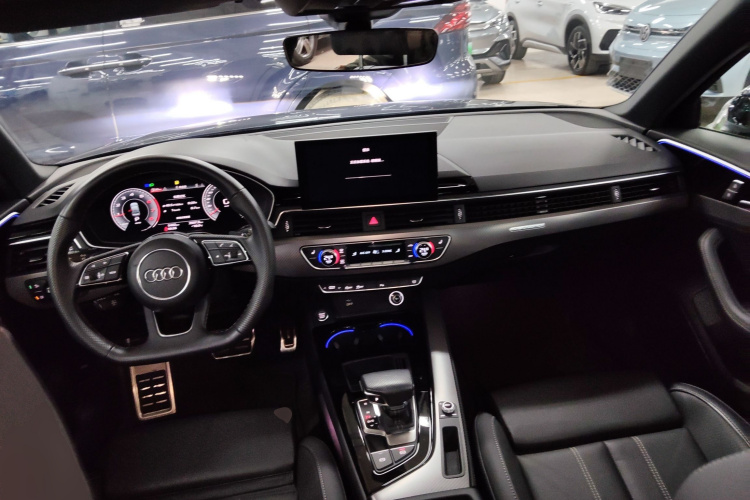 奥迪A4L 2024款 40 TFSI quattro RS套件燃速型中控内饰7002