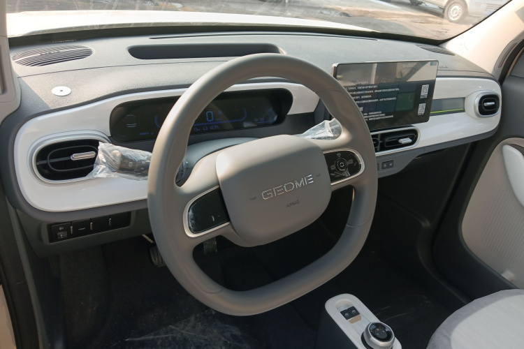 吉利银河 熊猫 2025款 210km 元气熊中控内饰13