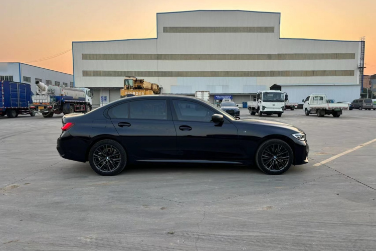 宝马3系 2022款 325Li M运动曜夜套装车身外观6009