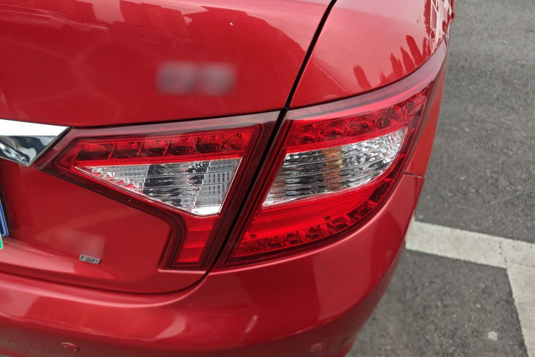 比亚迪G5 2014款 1.5TID 自动旗舰型车身外观9