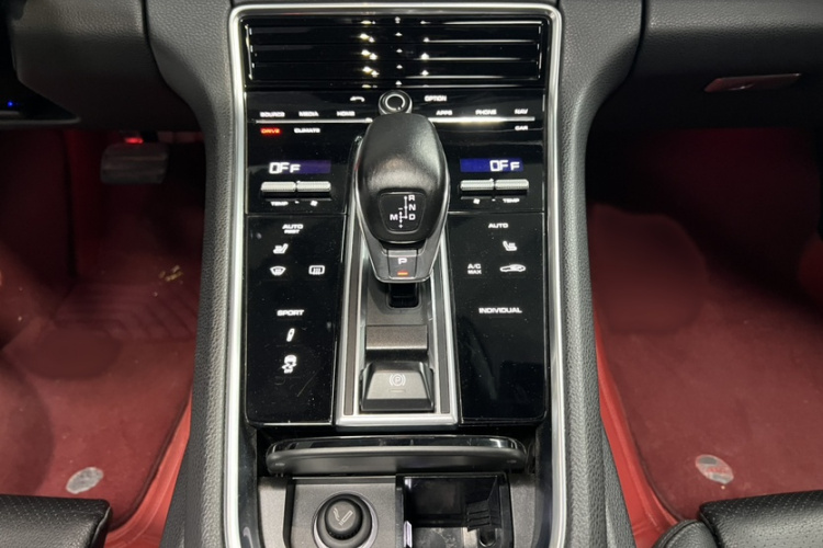 保时捷 2017款 Panamera 4 行政加长版 3.0T中控内饰7003