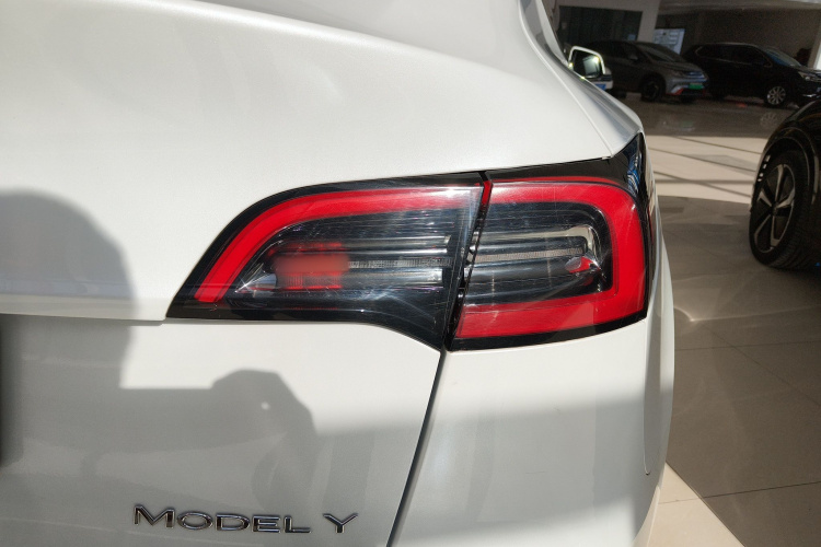 特斯拉 Model Y 2022款 改款 后轮驱动版车身外观9