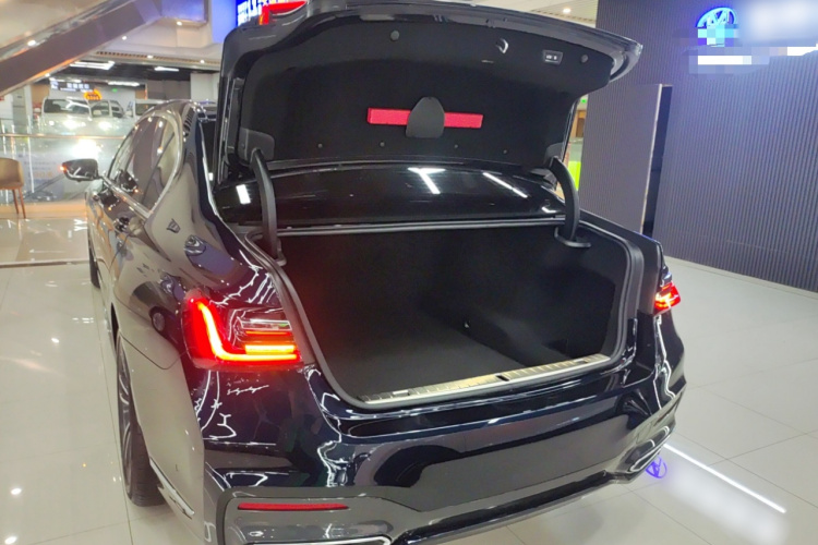 宝马7系 2019款 改款 730Li M运动套装机舱底盘23