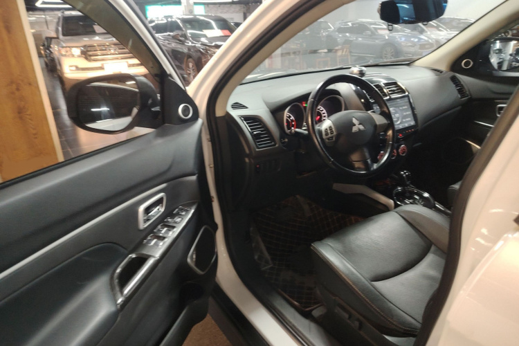 三菱 劲炫ASX 2018款 2.0L CVT两驱尊享版中控内饰7003