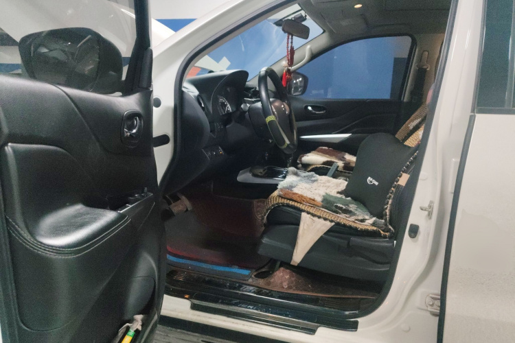 日产 途达 2020款 2.5L XL Upper 4WD 自动四驱豪华版中控内饰20