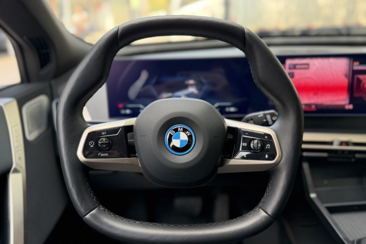 宝马iX 2022款 M60中控内饰7005