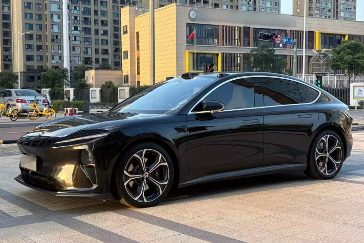 蔚来ET5 2024款 75kWh车身外观1