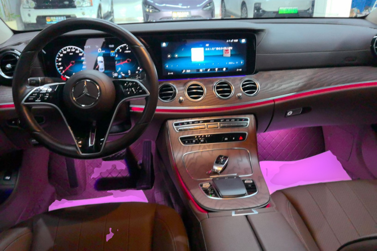 奔驰E级 2023款 改款 E 300 L 时尚型中控内饰12