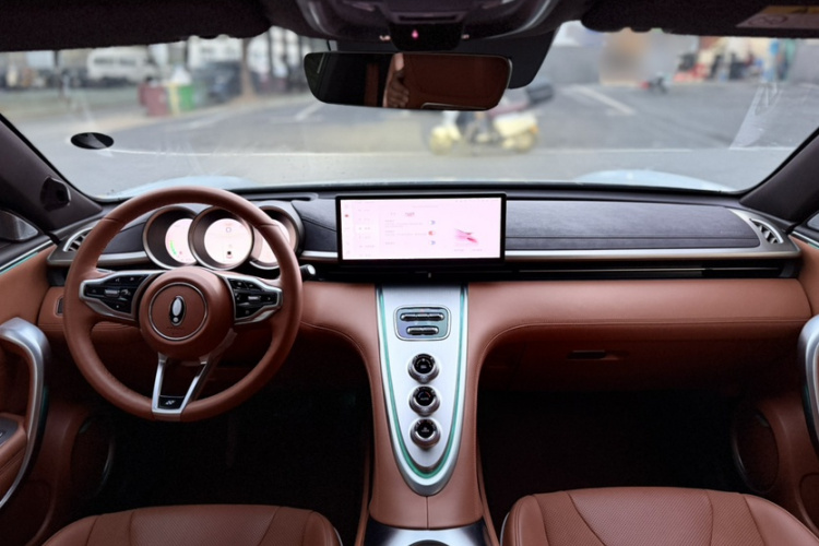 欧拉闪电猫 2022款 555km 尊贵版中控内饰7012