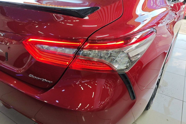 丰田 凯美瑞 2018款 2.0S 锋尚版车身外观9