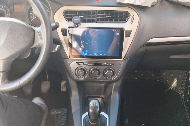 标致301 2016款 1.6L 手动舒适版局部细节16